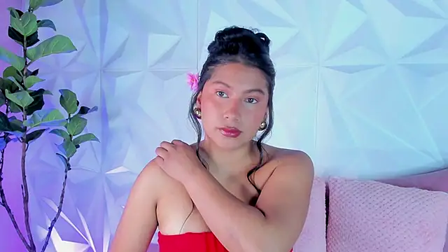 LinnaGardenia online show from 02-02-25, 02:02