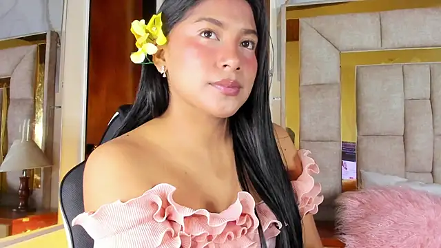 LinnaGardenia online show from 04-17-26, 01:58