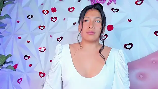 LinnaGardenia online show from 02-19-25, 04:55