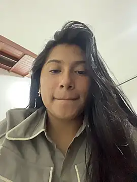 LinnaGardenia online show from 04-18-26, 02:03