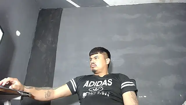 Snapshot of DickMasterfindom chatting on 10-02-25, 02:04 DickMasterfindom online show from 10-02-25, 02:04