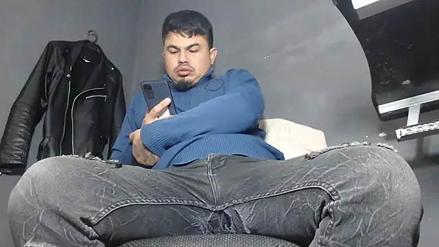 Snapshot of DickMasterfindom chatting on 03-19-25, 01:51 DickMasterfindom online show from 03-19-25, 01:51