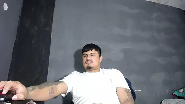 Snapshot of DickMasterfindom chatting on 10-21-25, 02:55 DickMasterfindom online show from 10-21-25, 02:55