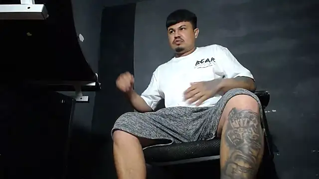 Snapshot of DickMasterfindom chatting on 10-15-25, 02:54 DickMasterfindom online show from 10-15-25, 02:54