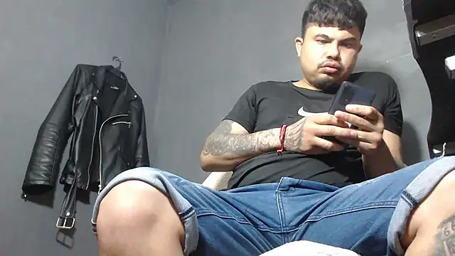 Snapshot of DickMasterfindom chatting on 03-23-25, 05:10 DickMasterfindom online show from 03-23-25, 05:10