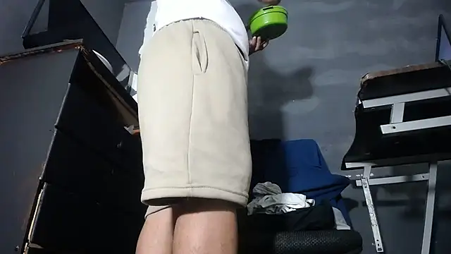 Snapshot of DickMasterfindom chatting on 09-14-25, 06:52 DickMasterfindom online show from 09-14-25, 06:52
