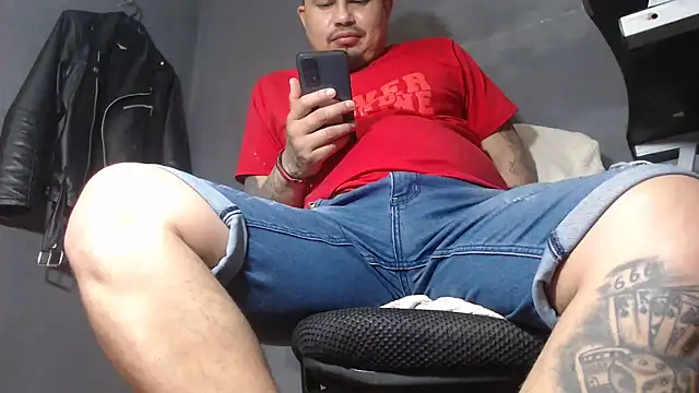 Snapshot of DickMasterfindom chatting on 03-22-25, 02:37 DickMasterfindom online show from 03-22-25, 02:37