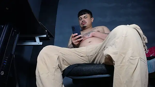 Snapshot of DickMasterfindom chatting on 09-28-25, 06:37 DickMasterfindom online show from 09-28-25, 06:37