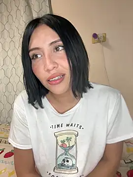 LunaAurora3 online show from 11-19-25, 06:46