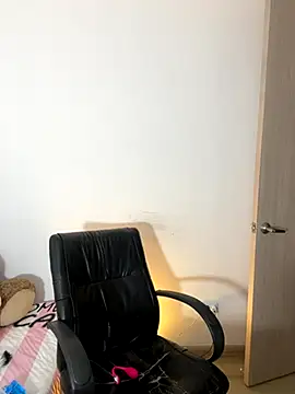 Alanna atm  online show from 11-19-25, 04:40