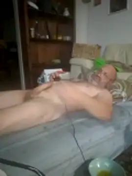 iambradz online show from 04-21-26, 03:40
