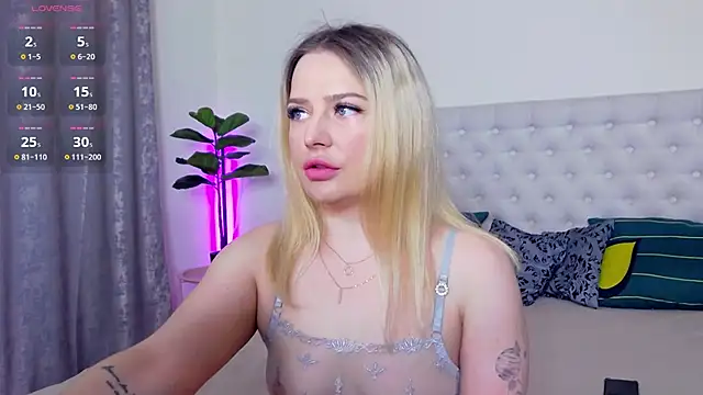 Snapshot of TamarraFox chatting on 06-16-26, 03:50 TamarraFox online show from 06-16-26, 03:50