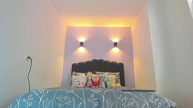 Sofia Clauss  online show from 10-31-25, 03:52