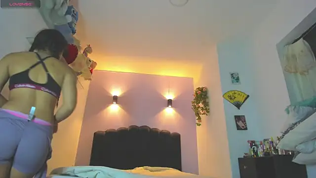 Snapshot of Sofia_Clauss_ chatting on 06-19-26, 04:51 Sofia Clauss online show from 06-19-26, 04:51