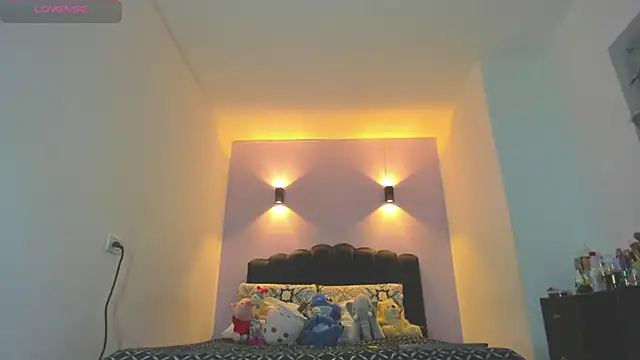 Snapshot of Sofia_Clauss_ chatting on 04-19-26, 04:35 Sofia Clauss online show from 04-19-26, 04:35