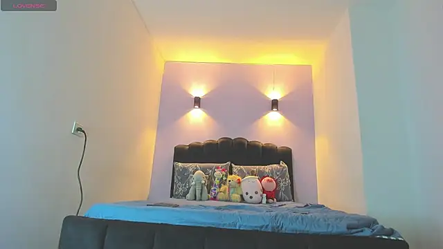 Sofia Clauss  online show from 10-17-25, 08:28