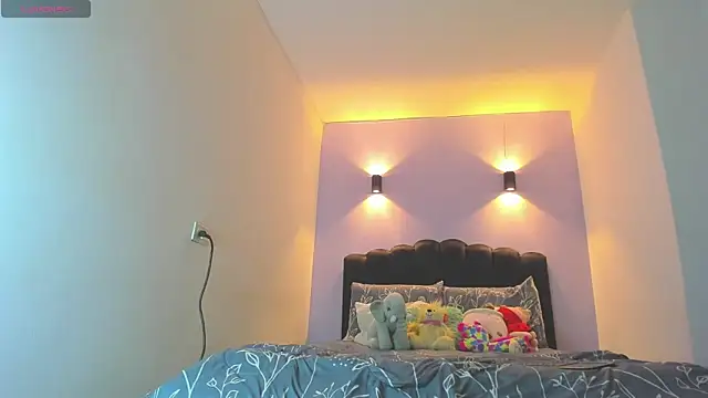 Sofia Clauss  online show from 10-30-25, 01:48