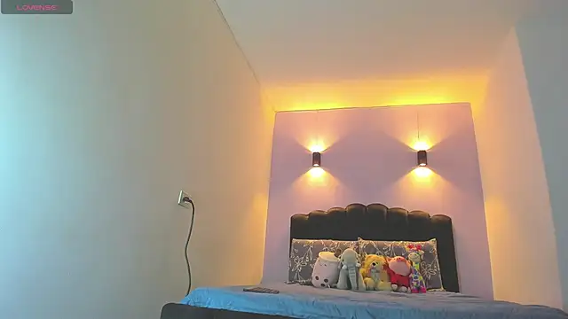 Sofia Clauss  online show from 10-20-25, 05:09