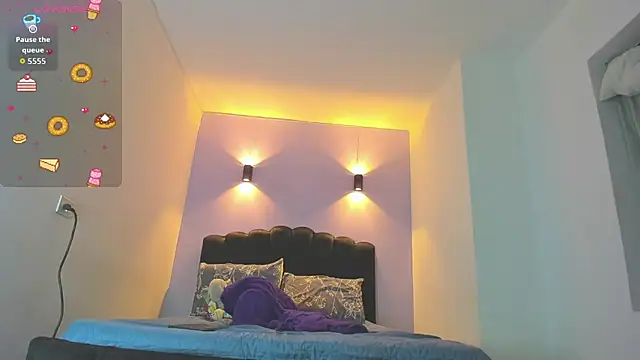 Sofia Clauss  online show from 10-14-25, 04:13