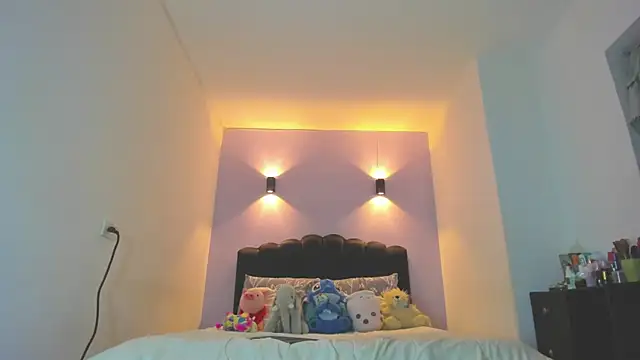 Snapshot of Sofia_Clauss_ chatting on 04-26-26, 04:10 Sofia Clauss online show from 04-26-26, 04:10