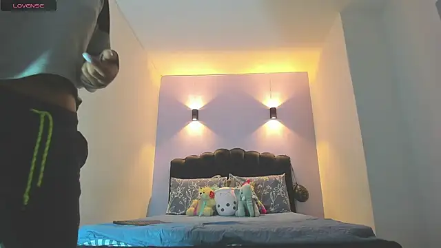 Sofia Clauss  online show from 10-12-25, 04:14