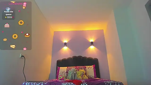 Sofia Clauss  online show from 09-17-25, 04:14