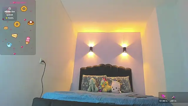 Sofia Clauss  online show from 10-15-25, 04:33