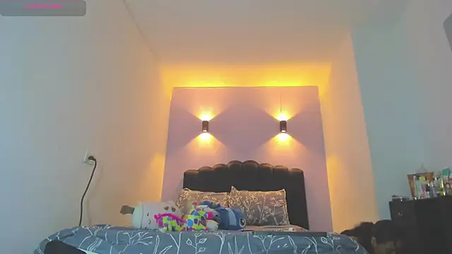 Snapshot of Sofia_Clauss_ chatting on 05-19-26, 04:30 Sofia Clauss online show from 05-19-26, 04:30