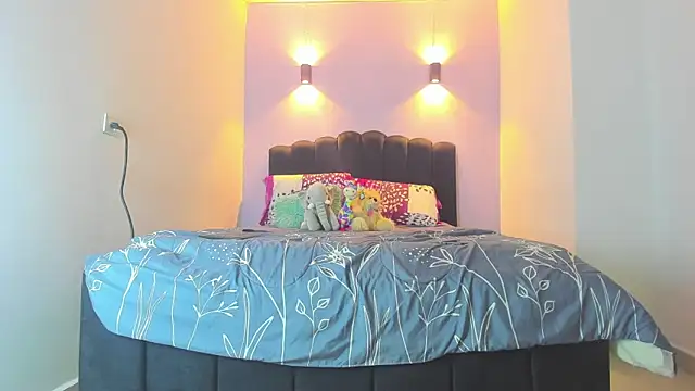 Sofia Clauss  online show from 09-25-25, 03:56