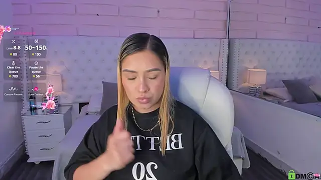 Snapshot of Yaaky_ chatting on 12-24-24, 01:38 Yaaky online show from 12-24-24, 01:38