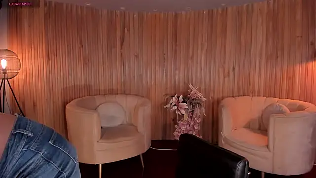 AnnaBrooks1 online show from 10-05-25, 11:28