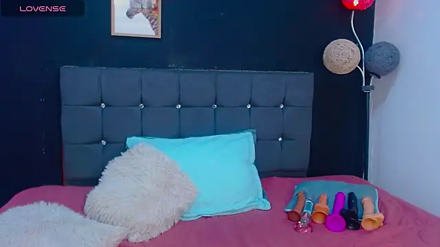 candy lux  online show from 11-19-25, 06:52