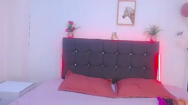 Snapshot of candy_lux_ chatting on 07-15-26, 07:21 candy lux online show from 07-15-26, 07:21