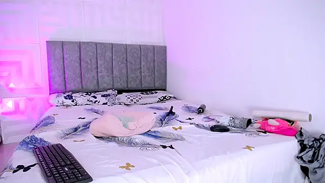 Snapshot of nataly_red chatting on 03-14-25, 10:27 nataly red online show from 03-14-25, 10:27