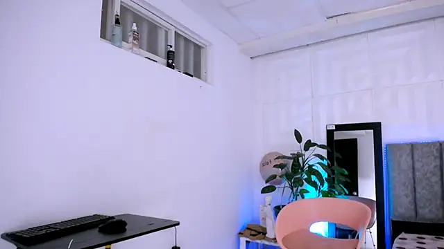 Snapshot of nataly_red chatting on 09-13-25, 06:41 nataly red online show from 09-13-25, 06:41