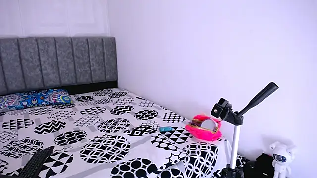 Snapshot of nataly_red chatting on 02-18-25, 07:41 nataly red online show from 02-18-25, 07:41