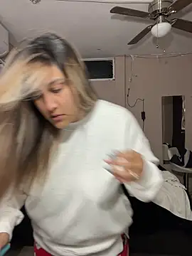 Snapshot of DarianaGuzz chatting on 01-24-25, 12:52 DarianaGuzz online show from 01-24-25, 12:52