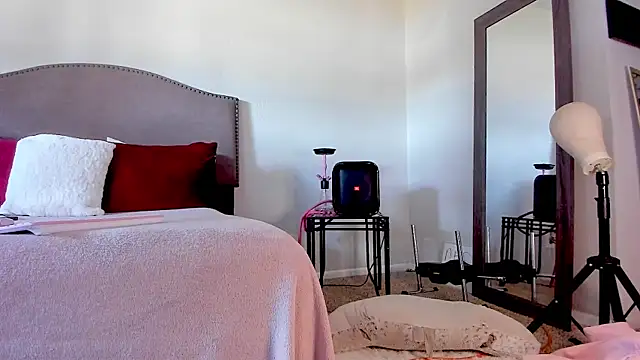 yiauana online show from 11-02-25, 04:01