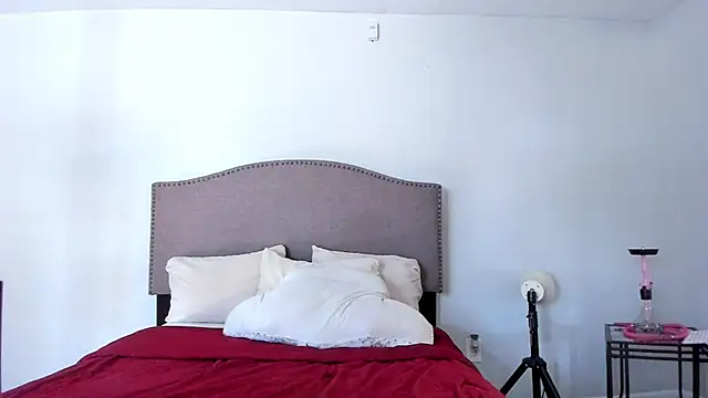 yiauana online show from 10-13-25, 08:10