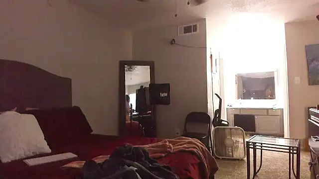 yiauana online show from 04-12-26, 11:41