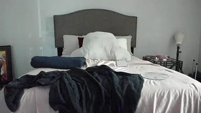 yiauana online show from 10-08-25, 12:01