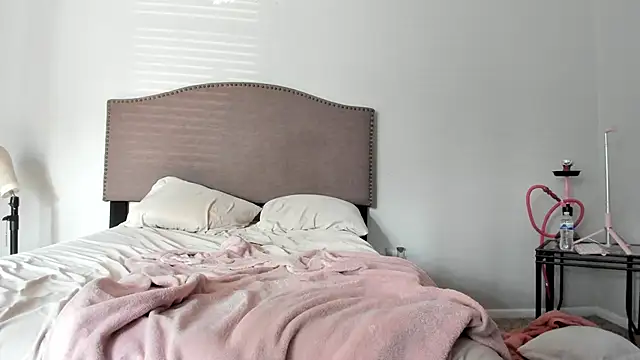 yiauana online show from 09-18-25, 02:20