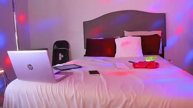 yiauana online show from 12-13-25, 08:04