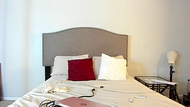 yiauana online show from 10-05-25, 11:39