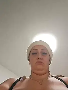 AvaLloyd online show from 12-18-25, 03:22