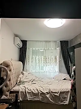 Snapshot of AvaLloyd chatting on 02-08-26, 09:40 AvaLloyd online show from 02-08-26, 09:40