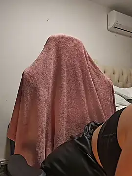 AvaLloyd online show from 12-17-25, 03:33