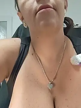 AvaLloyd online show from 11-19-25, 02:55