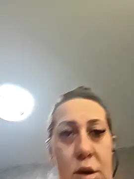 AvaLloyd online show from 04-08-26, 02:02