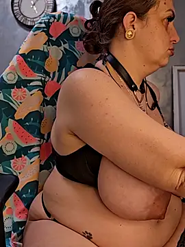 AvaLloyd online show from 04-06-26, 02:07